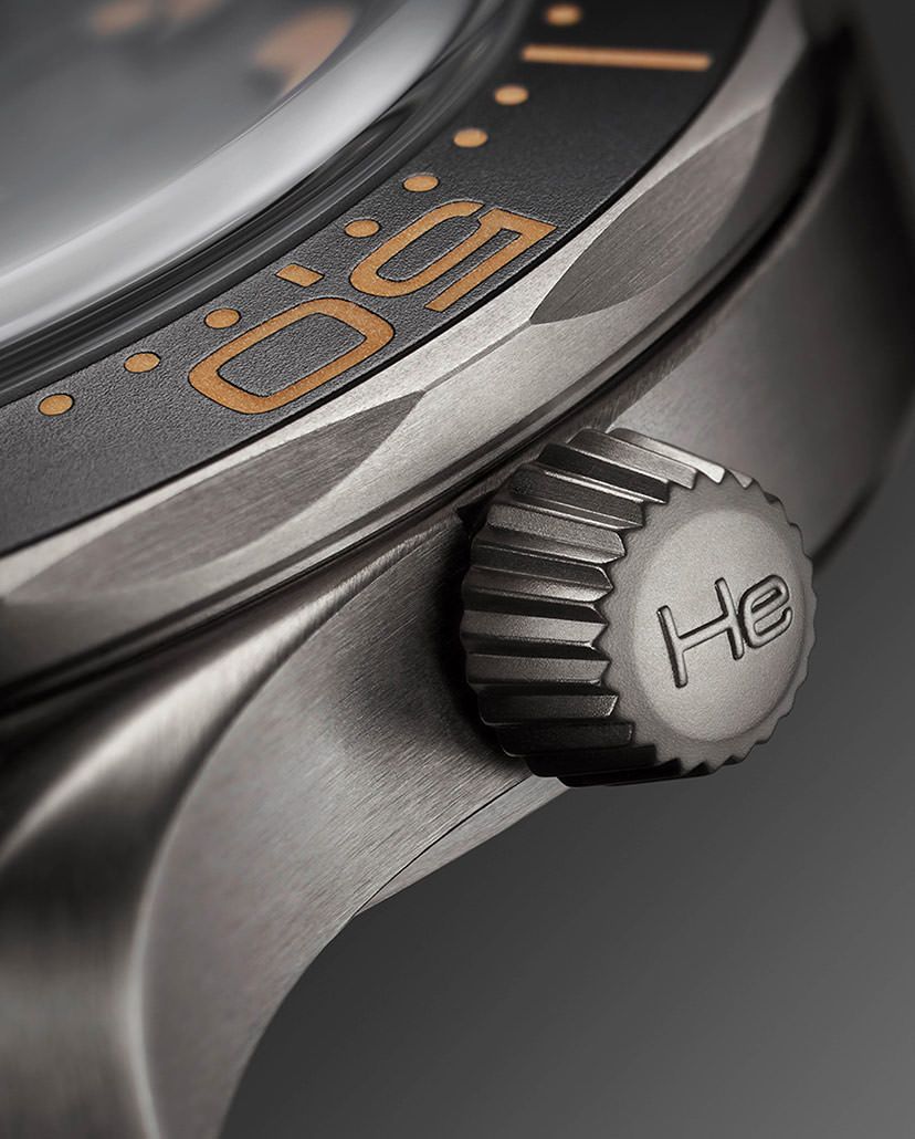 Omega-Seamaster “007 edition” Black & Gold