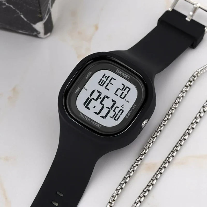 ساعة SKMEI 2290 رياضية رقمية مقاومة للماء بسوار جلدي أسود اللون