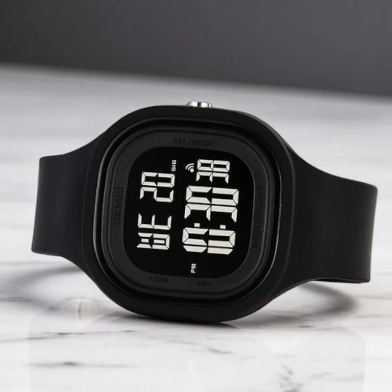 ساعة SKMEI 2290 رياضية رقمية مقاومة للماء بسوار جلدي أسود اللون