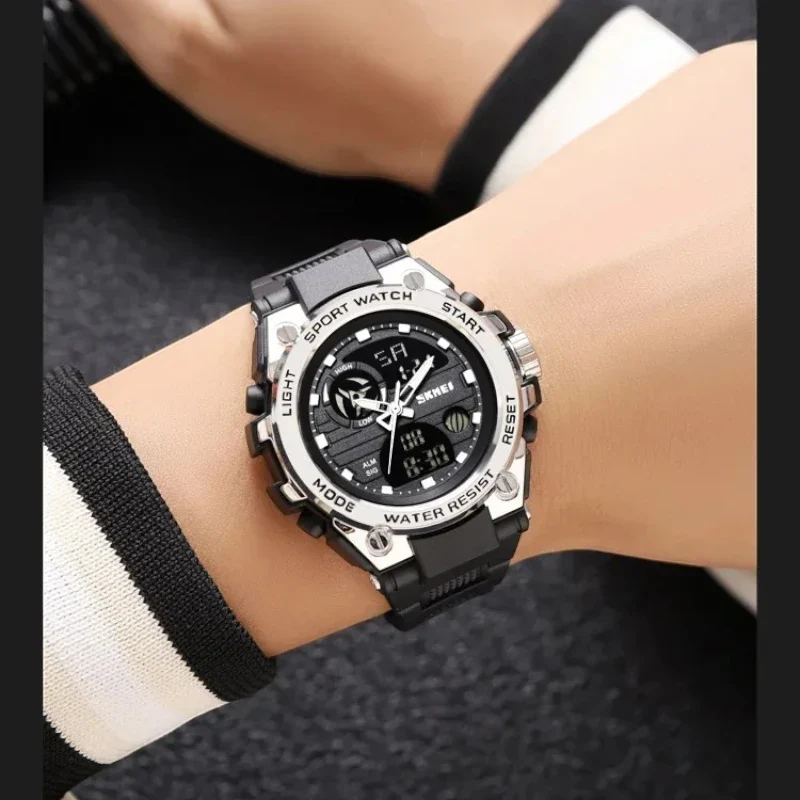 SKMEI 2360 ساعة رياضية رقمية تناظرية اسود ذهبي