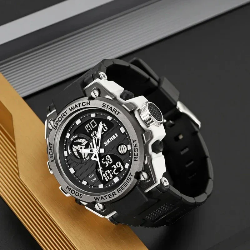 SKMEI 2360 ساعة رياضية تناظرية رقمية باللون الأسود