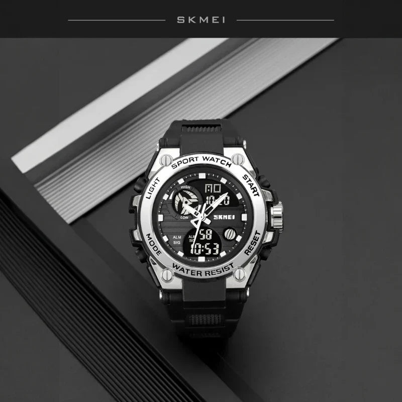 SKMEI 2360 ساعة رياضية مزدوجة هيكل فضي مع سوار اسود مطاطي