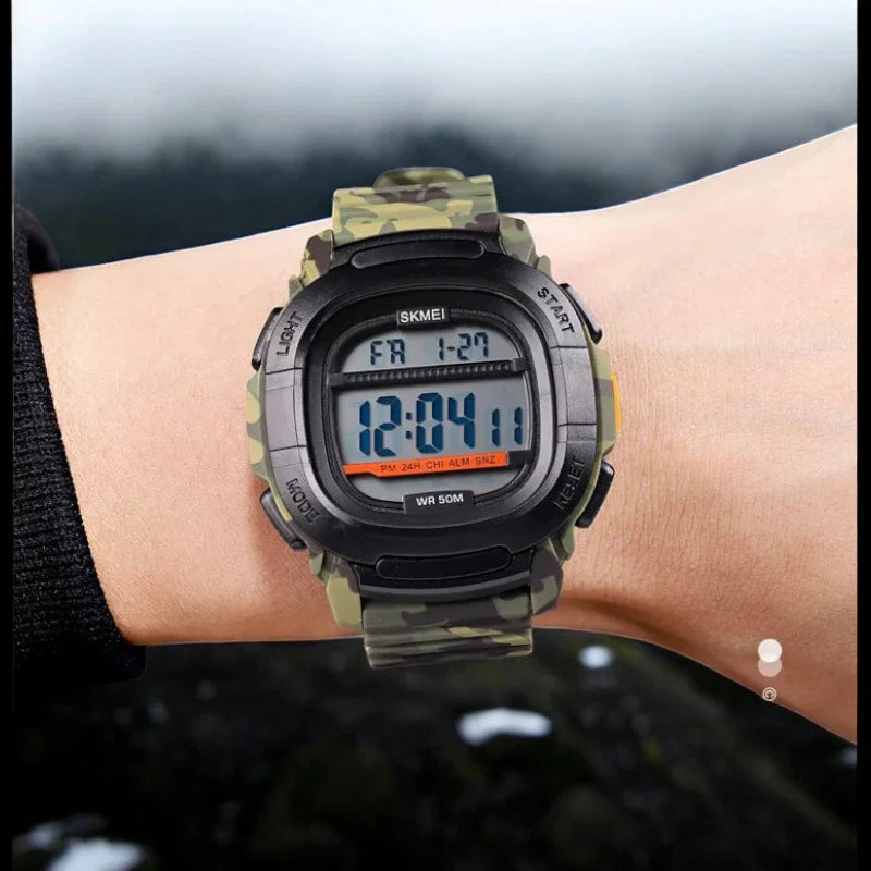 SKMEI 1657 ساعة رياضية رقمية مربعة متعددة الوظائف مع عداد للوقت مقاومة للماء بلون اسود